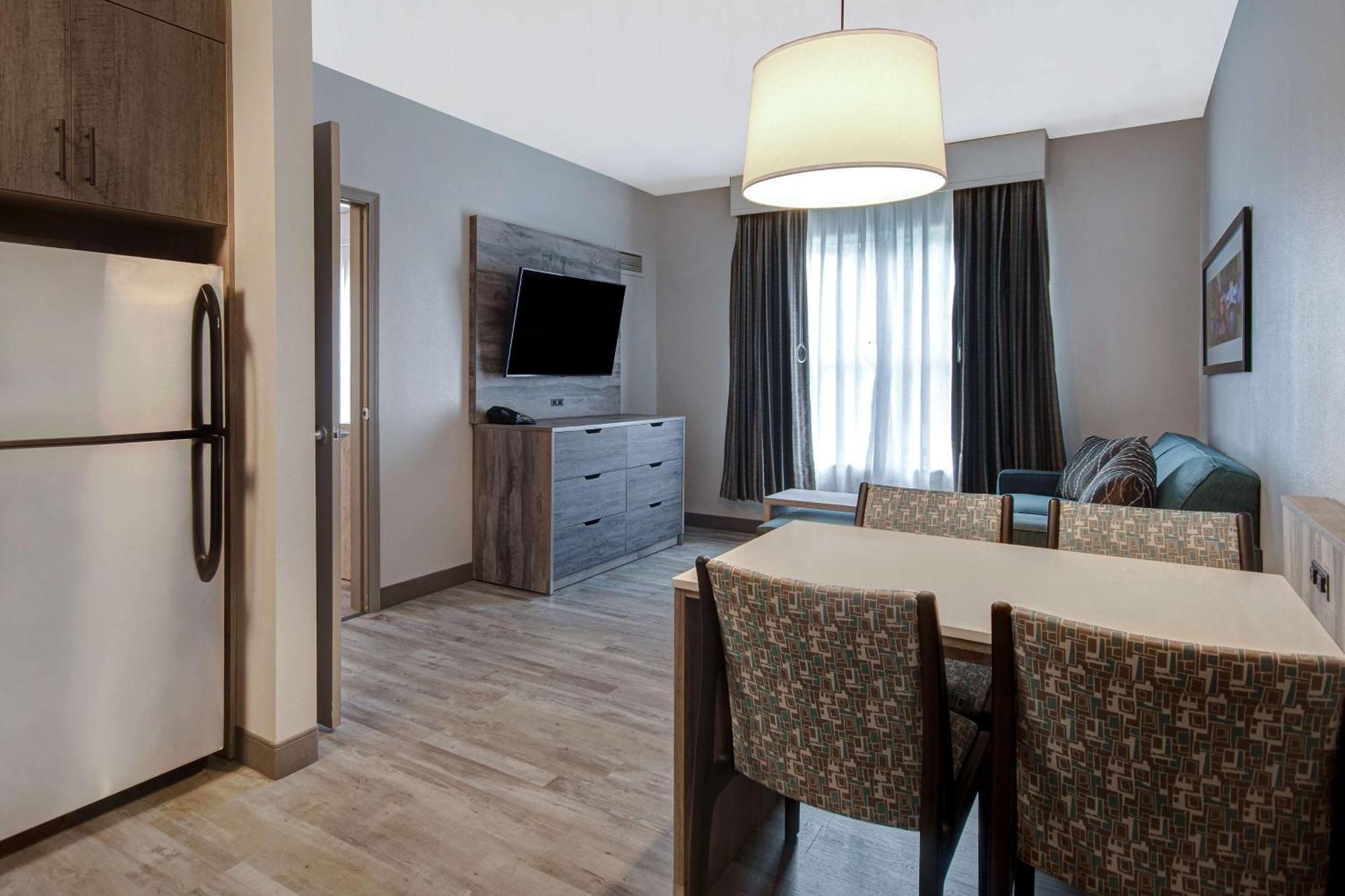 One-Bedroom King Suite Non-Smoking,1551633619:JPEG